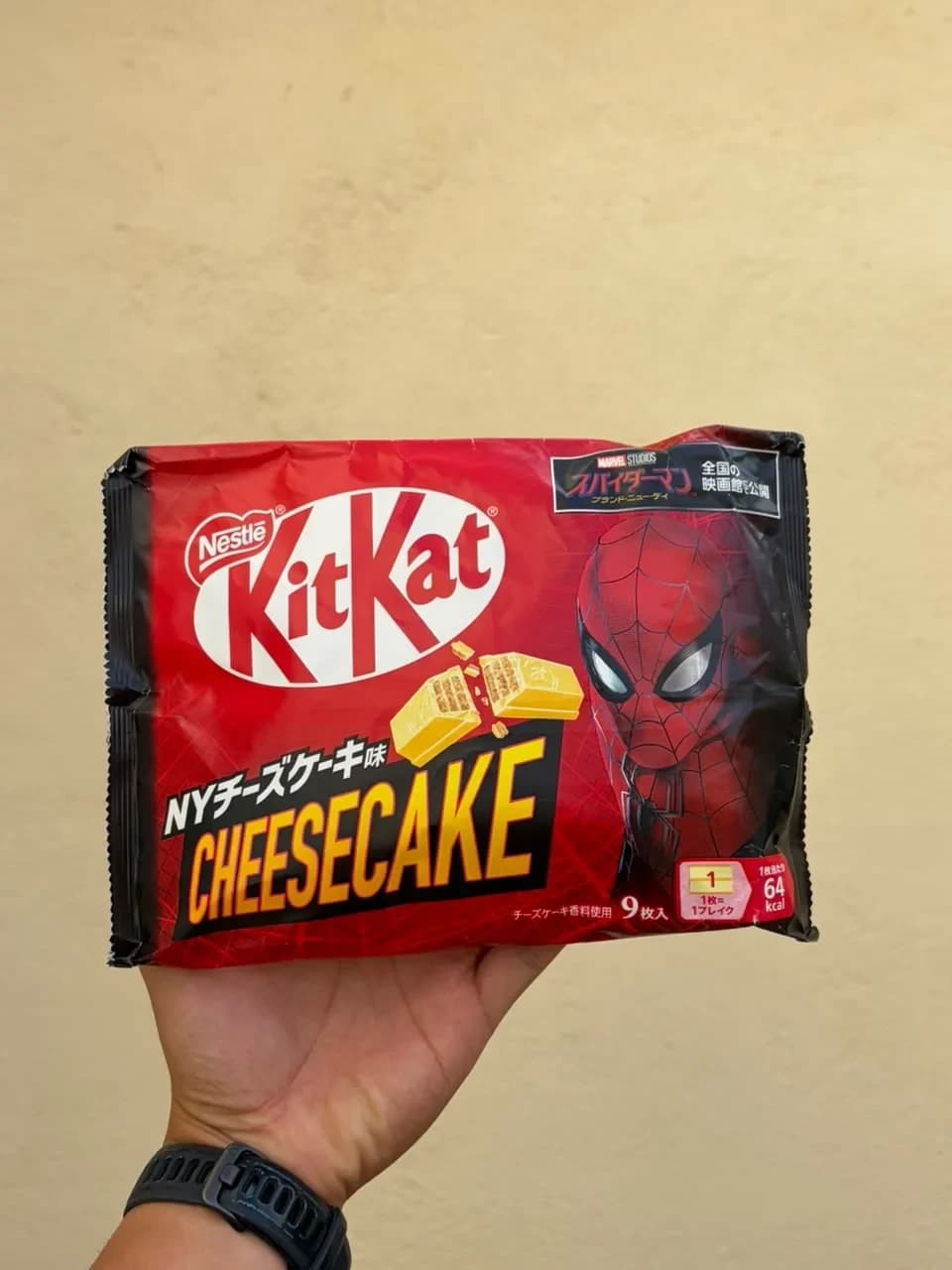 Nestlé KitKat · NY Cheesecake Flavor x Spider-Man Red Edition (9 piezas)